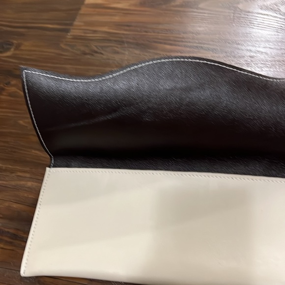 Cream Leather Chainlink Clutch - Picture 5 of 9